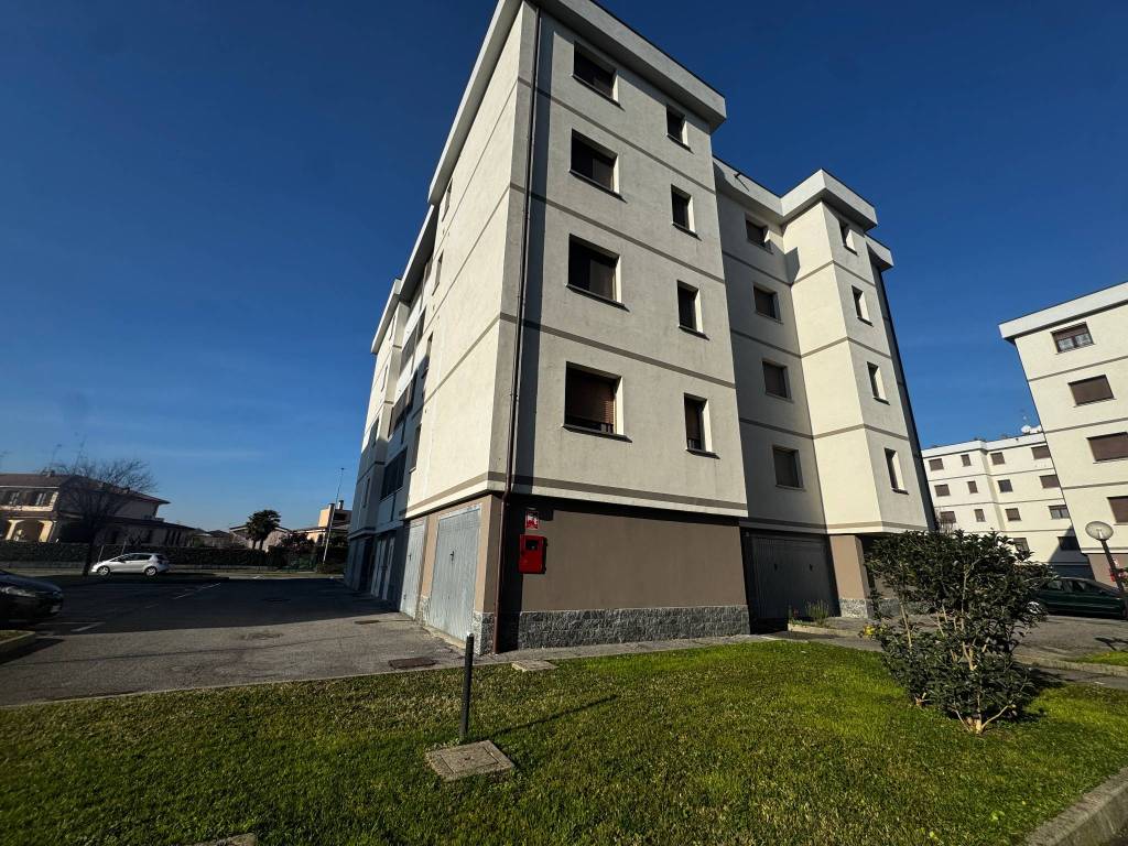 Appartamento a Tavazzano con villavesco in Via Giuseppe Di Vittorio, 6 - Foto 2
