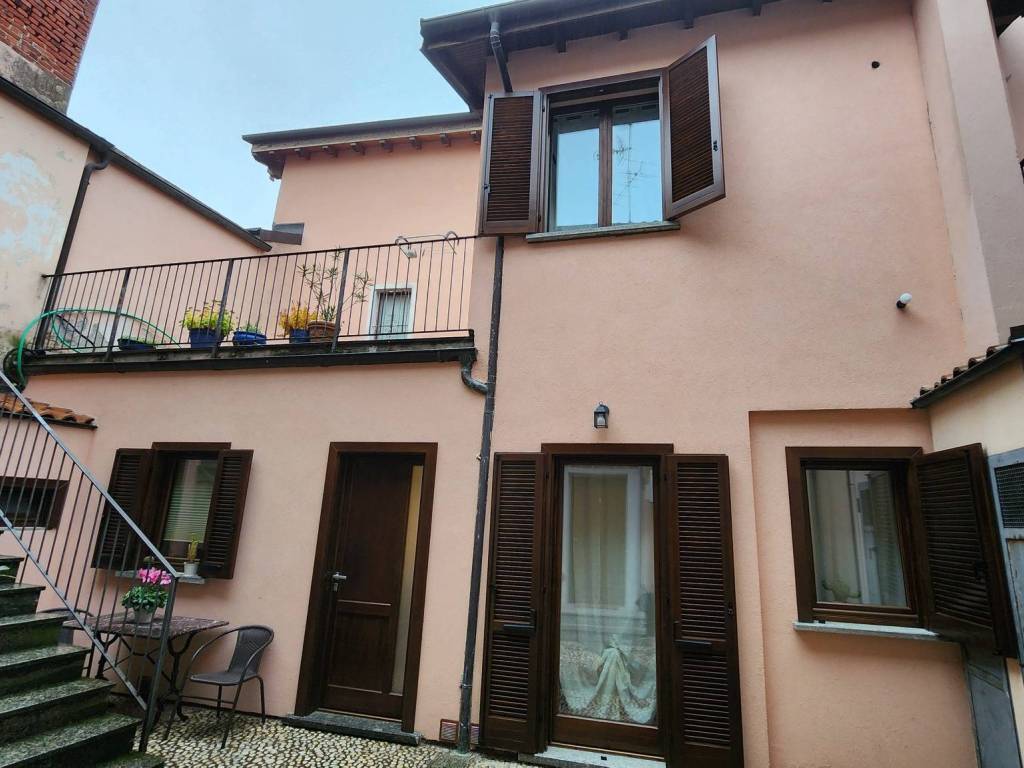 Appartamento a Oleggio in Via Enea Picchio - Foto 2