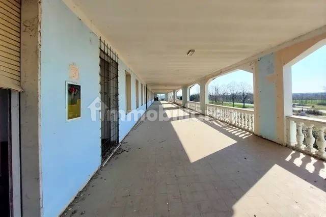 Palazzo / stabile a Mantova in Strada Provinciale Padana Inferiore - Foto 4