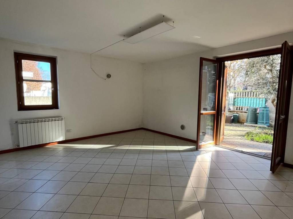 Appartamento a Mozzate in Via Antonio Guglielmetti, 36 - Foto 2