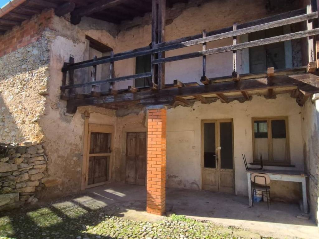 Rustico / casale a Viggiù in Via Enrico Butti, 16 - Foto 2