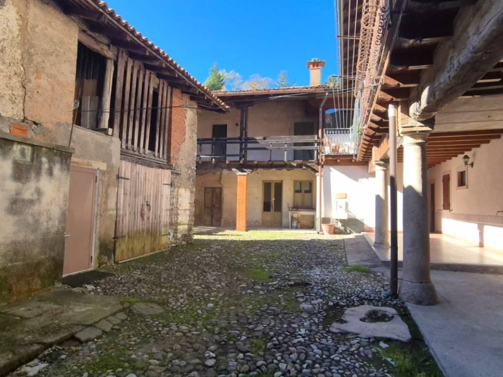 Rustico / casale a Viggiù in Via Enrico Butti, 16 - Foto 4