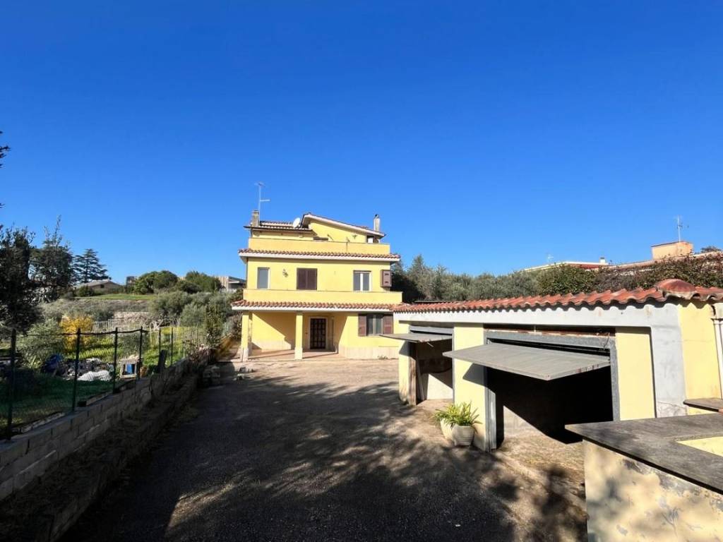 Casa indipendente a Albano laziale in Via degli Ulivi, 10 - Foto 4