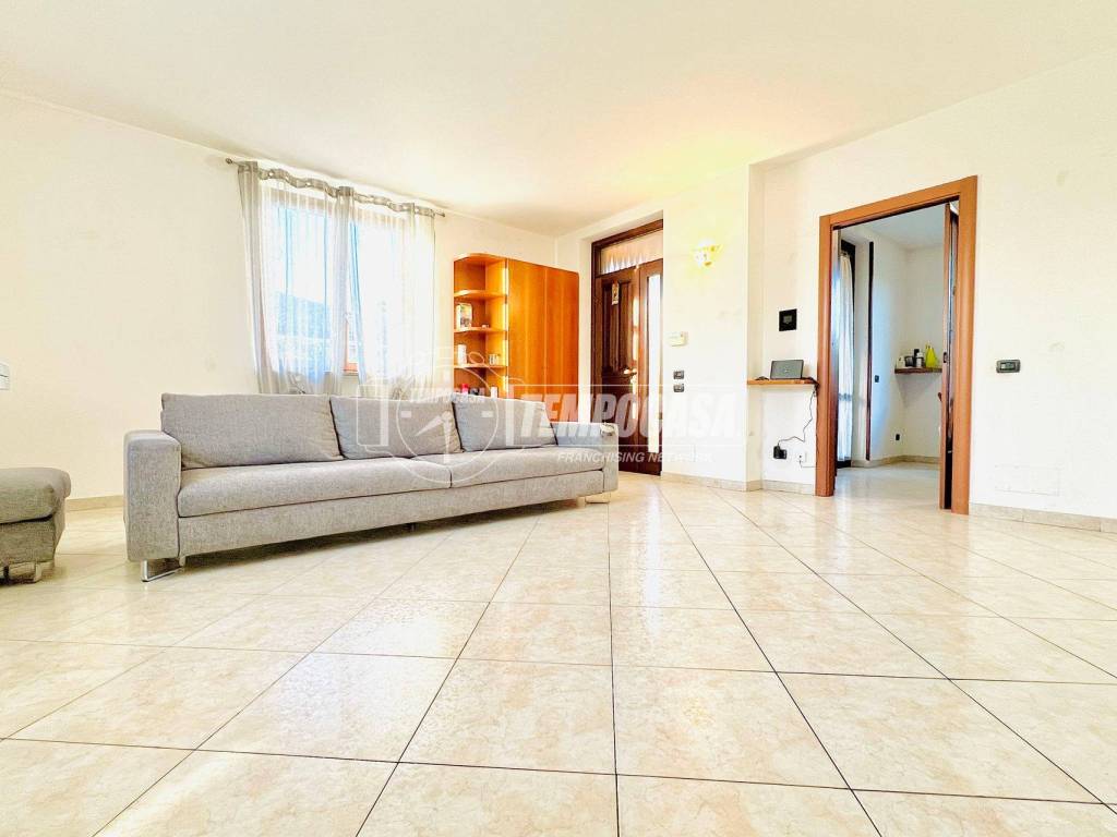 Villa a Lonate pozzolo in Viale Leonardo da Vinci, 23 - Foto 4