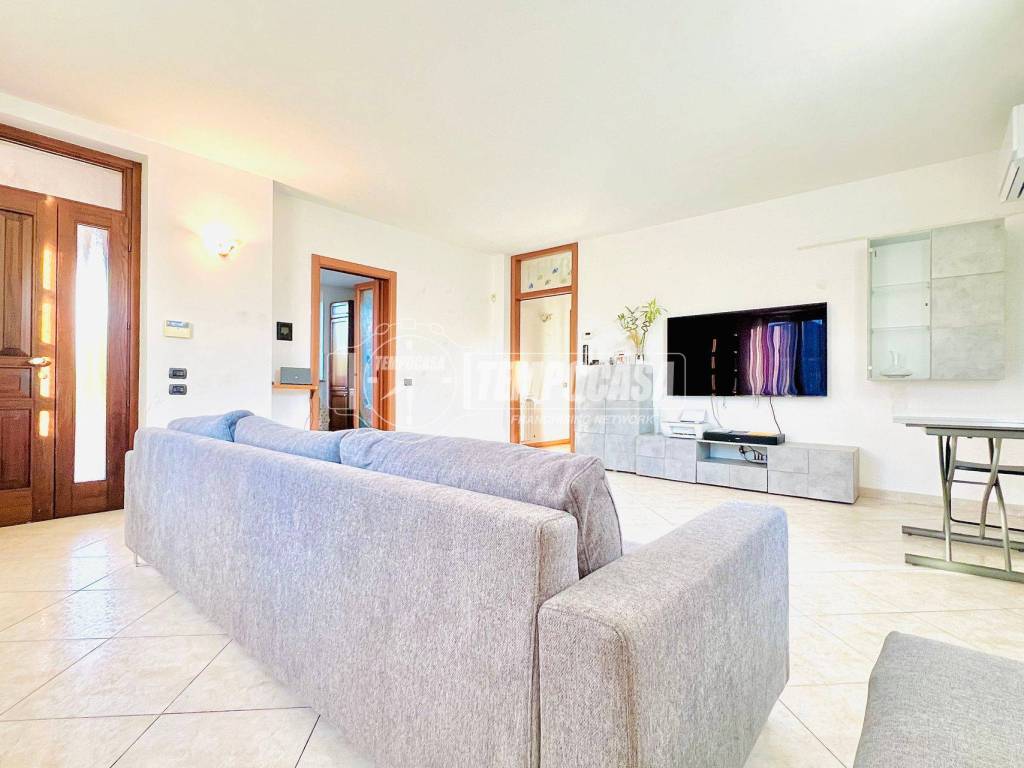 Villa a Lonate pozzolo in Viale Leonardo da Vinci, 23 - Foto 5