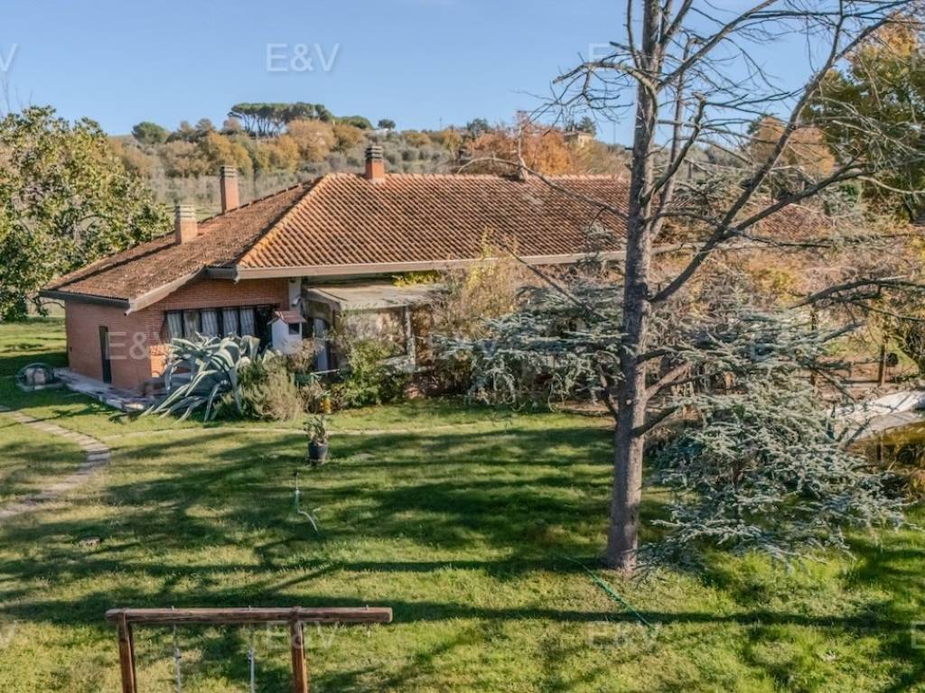 Villa a Tuoro sul trasimeno in Località Fonte Sant'Angelo - Foto 2