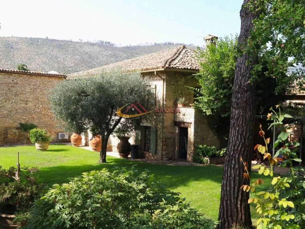 Rustico / casale a Campello sul clitunno - Foto 2