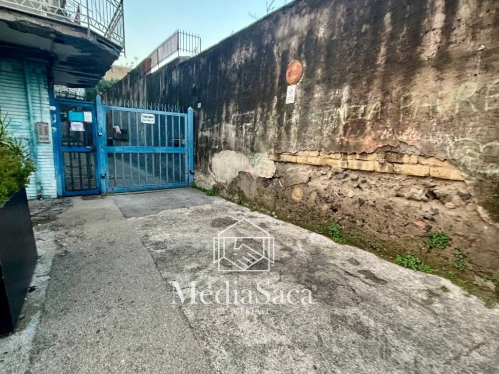 Box / garage a Portici in Via Gaetano Poli, 43 - Foto 2