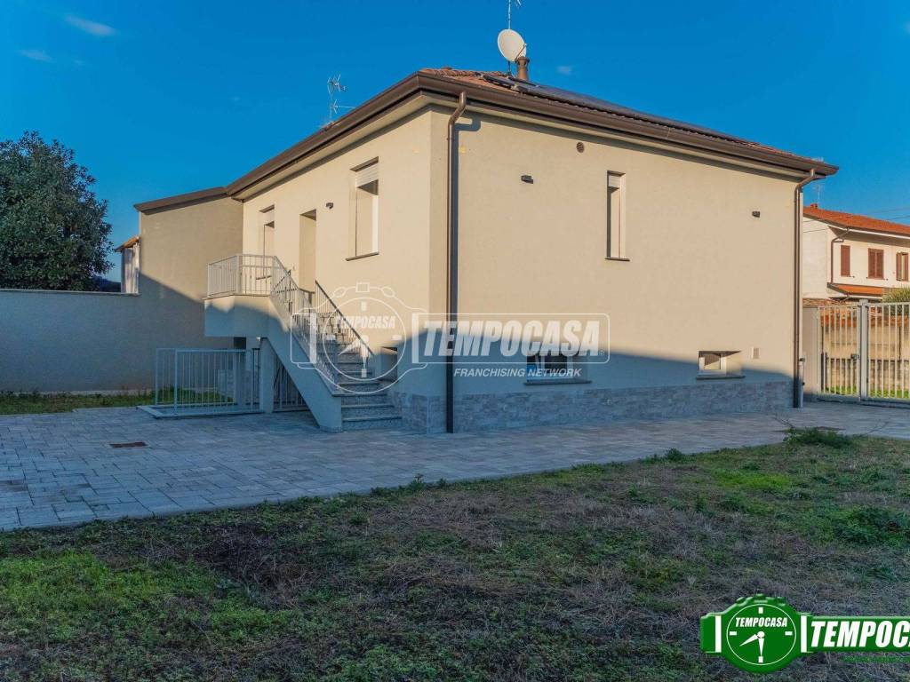 Villa a Bareggio in Via Torino 79 - Foto 2