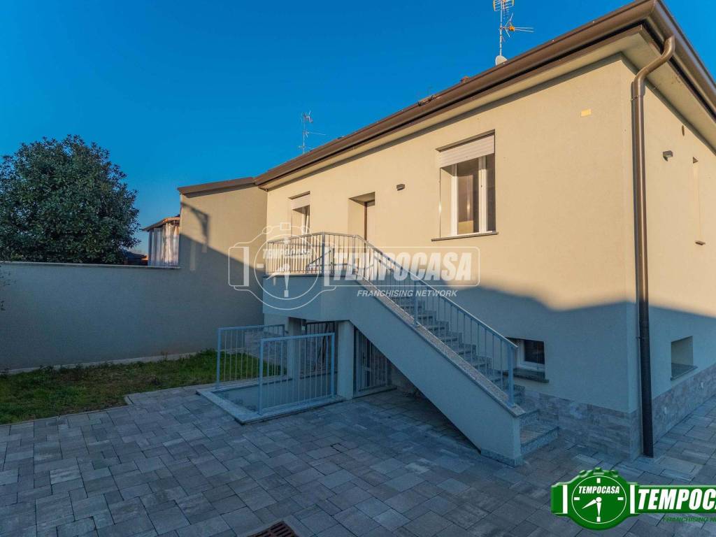 Villa a Bareggio in Via Torino 79 - Foto 3