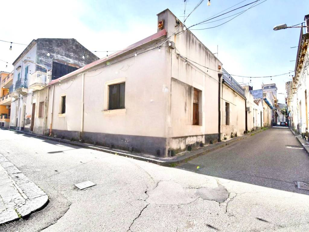 Casa indipendente a Giarre in Via Giuseppe Sciuti - Foto 2
