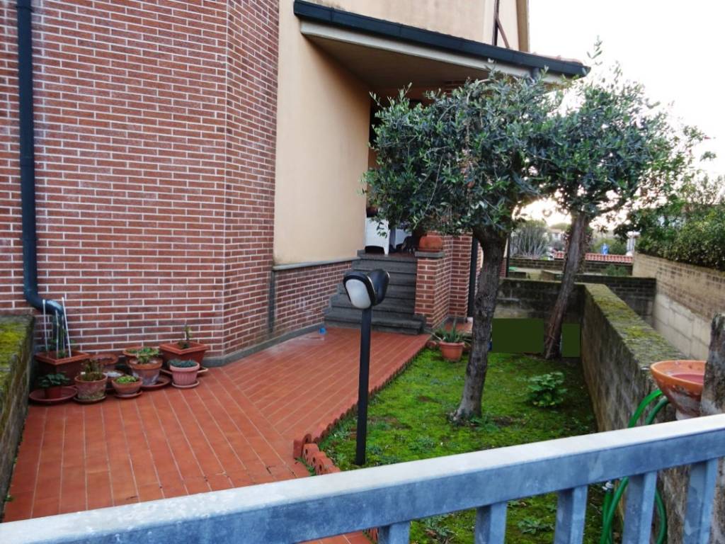 Appartamento a Cecina in Via Telemaco Signorini - Foto 3