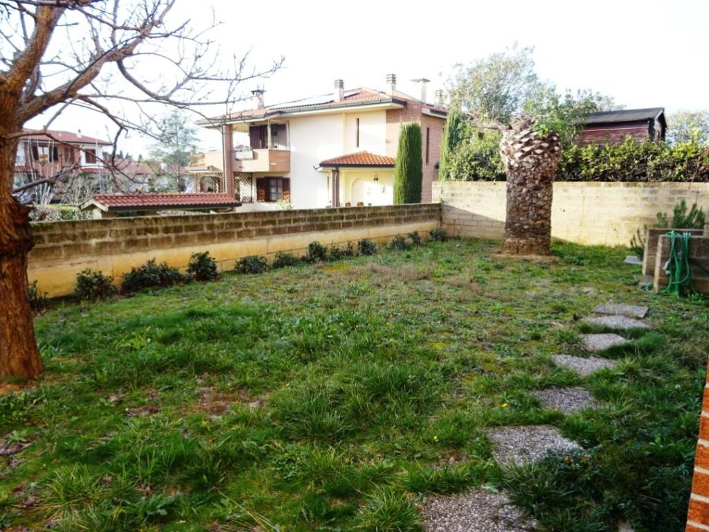 Appartamento a Cecina in Via Telemaco Signorini - Foto 4