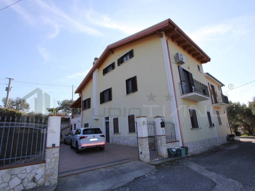 Casa indipendente a Cosenza in VIA BADESSA - Foto 2