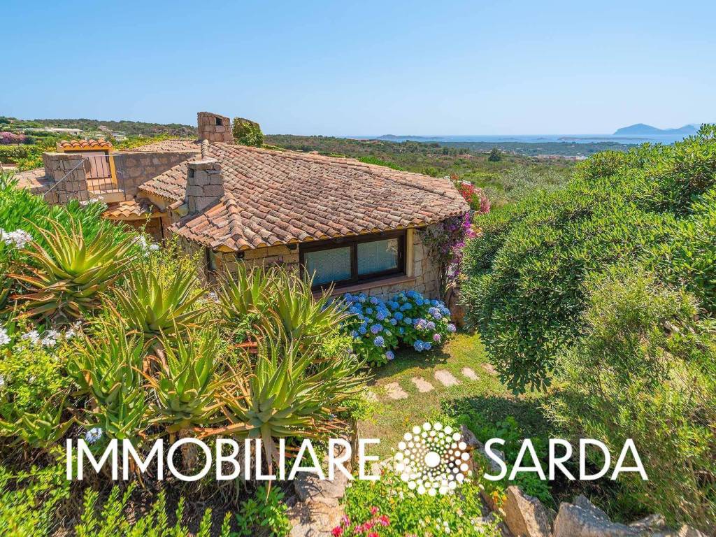 Villetta a schiera a Arzachena in Strada Provinciale Arzachena-Porto Cervo - Foto 2