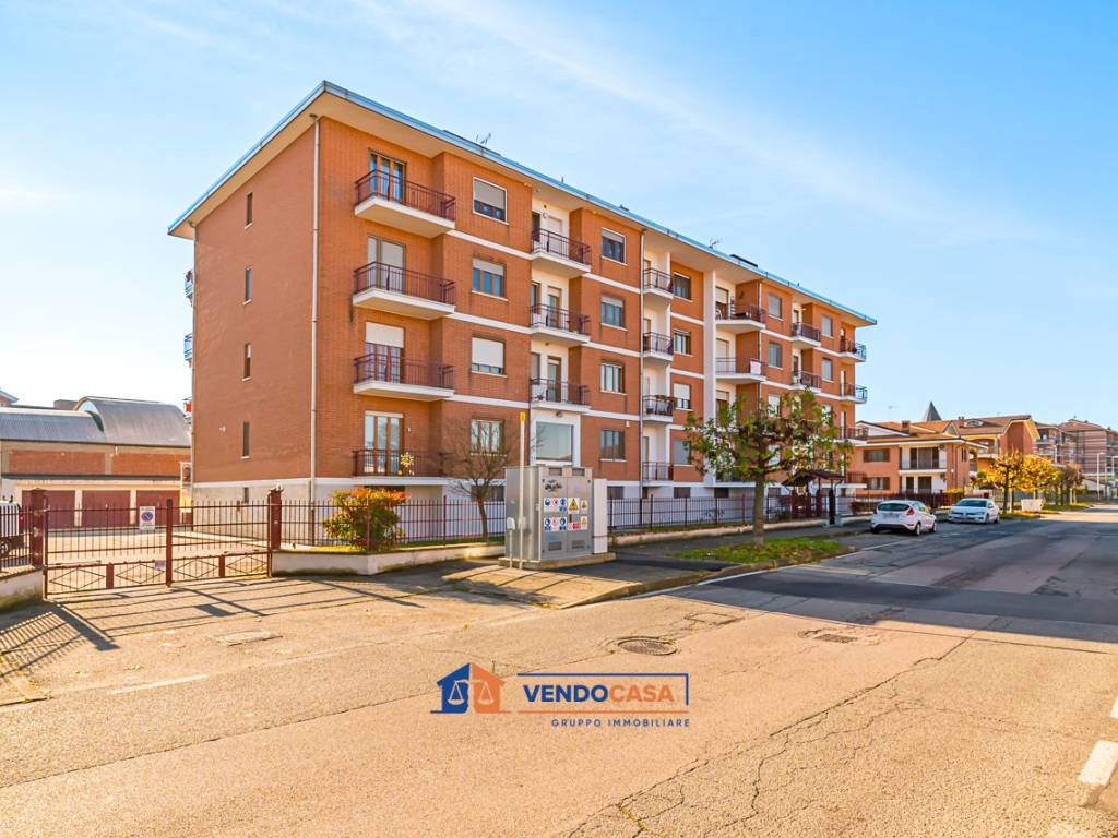 Appartamento a Carmagnola in Via Savonarola, 41 - Foto 2