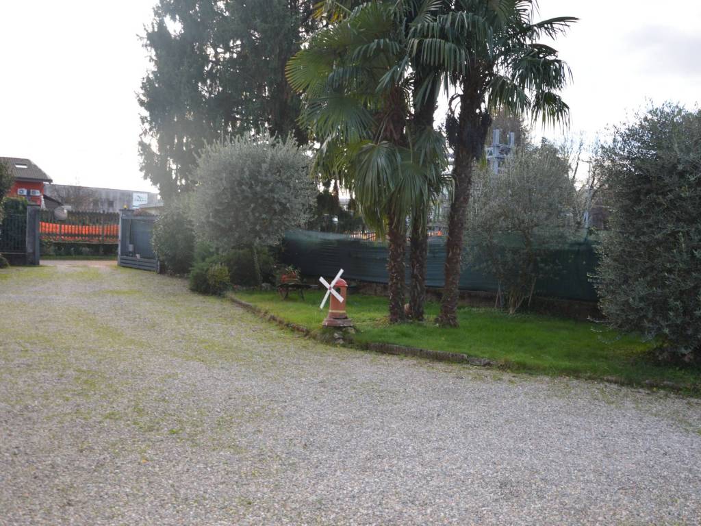 Villa a Gallarate in Via Bellinzona, 22 - Foto 5