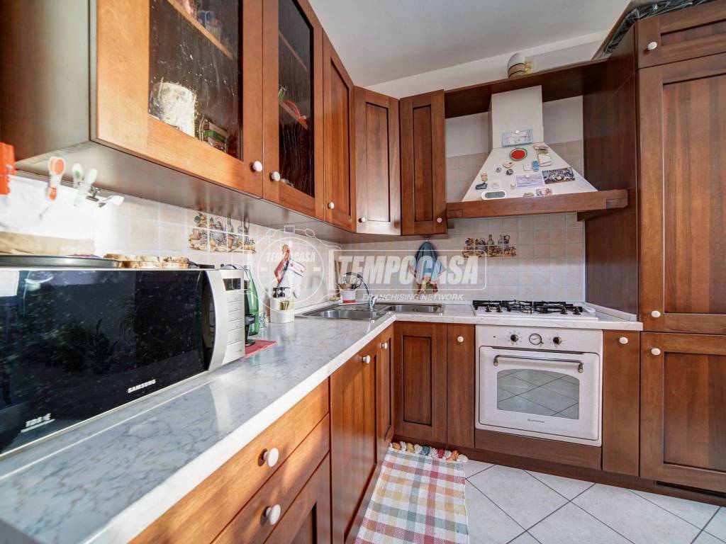Appartamento a Azzate in Via XXV Aprile 7 - Foto 5