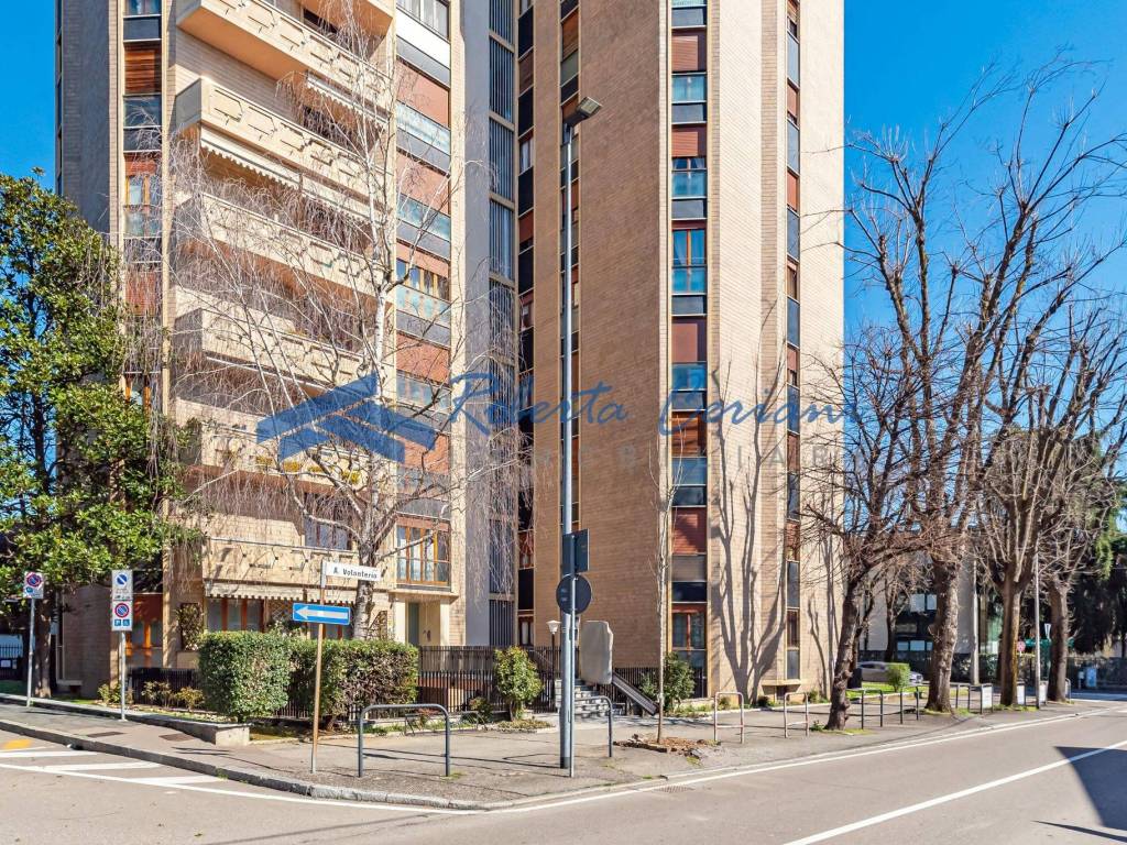 Appartamento a Saronno in Via Angelo Volonterio, 21 - Foto 2