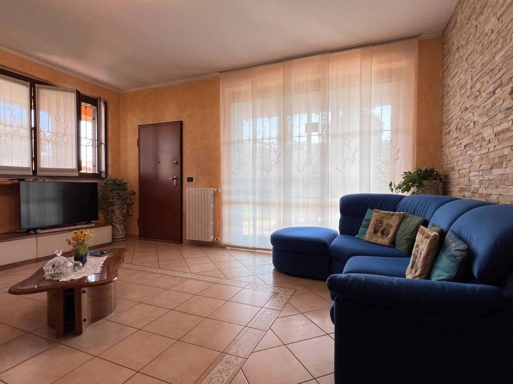 Villa a Castiraga vidardo in Via Papa Luciani Giovanni Paolo I, 4 - Foto 2