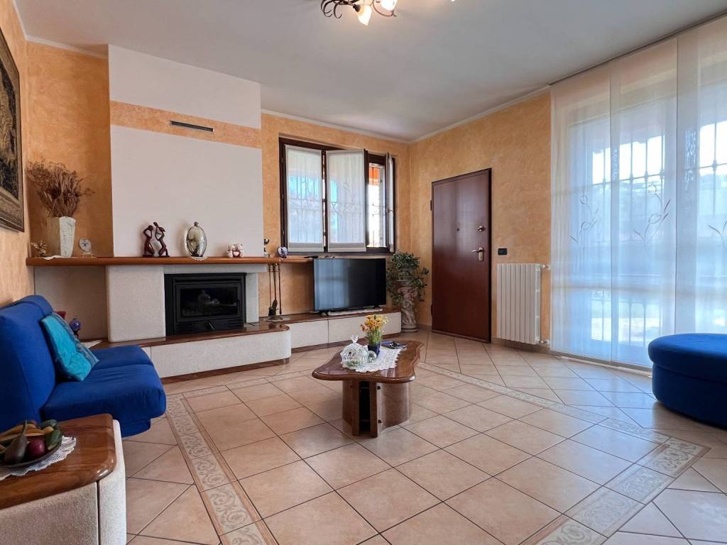Villa a Castiraga vidardo in Via Papa Luciani Giovanni Paolo I, 4 - Foto 3