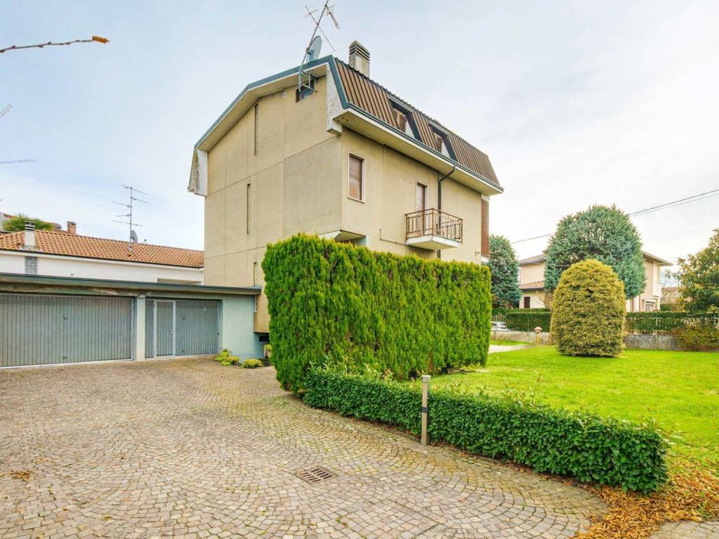 Villa a Saronno in via Boccaccio, 50 - Foto 2