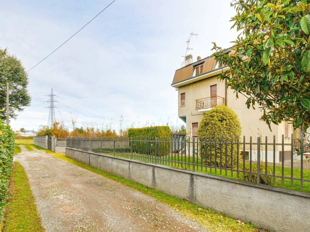 Villa a Saronno in via Boccaccio, 50 - Foto 3