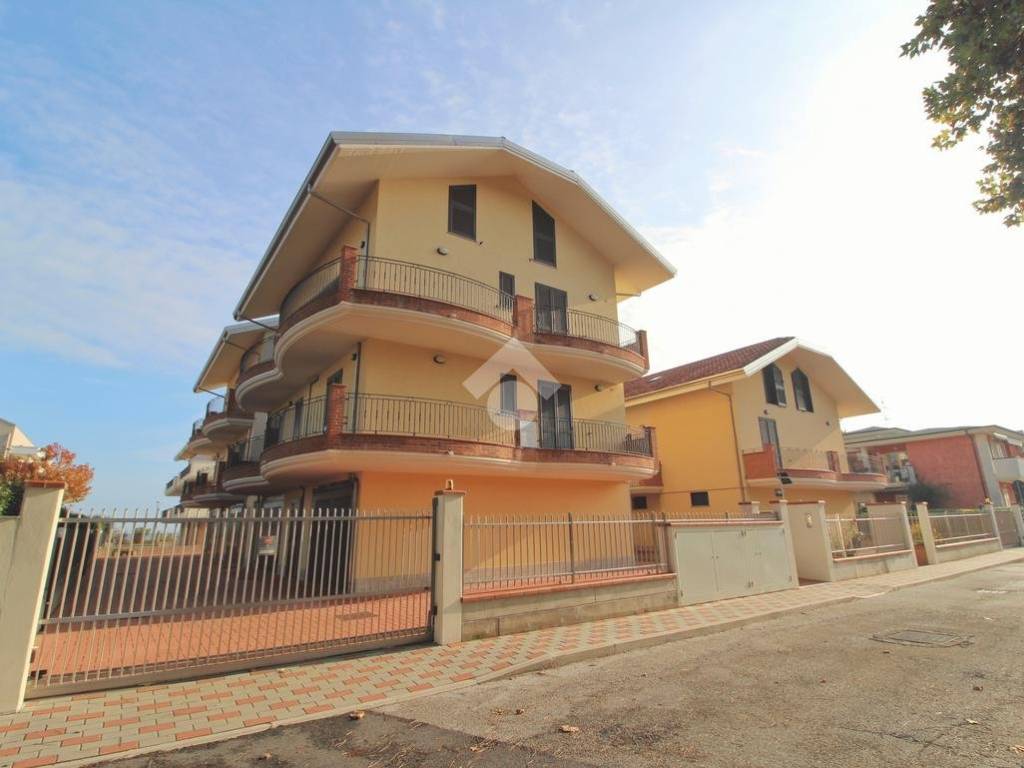 Appartamento a Giulianova in Viale Dei Pini, 3 - Foto 2