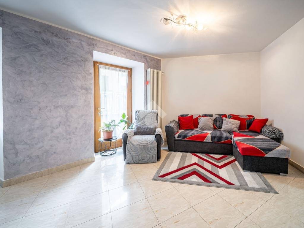 Appartamento a Cavedine in PIAZZA CONTI D'ARCO - Foto 2