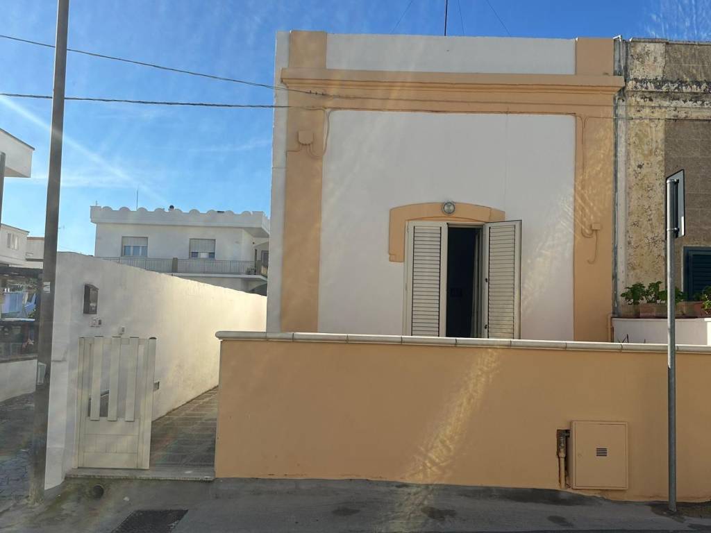 Casa indipendente a Castrignano del capo in Via Quinto Ennio, 71 - Foto 2