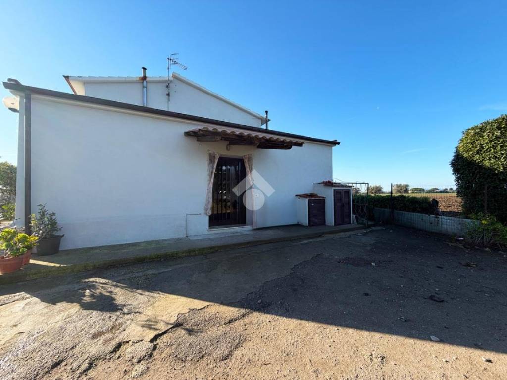Villa a Montalto di castro in Strada Provinciale Il Chiarone - Foto 2