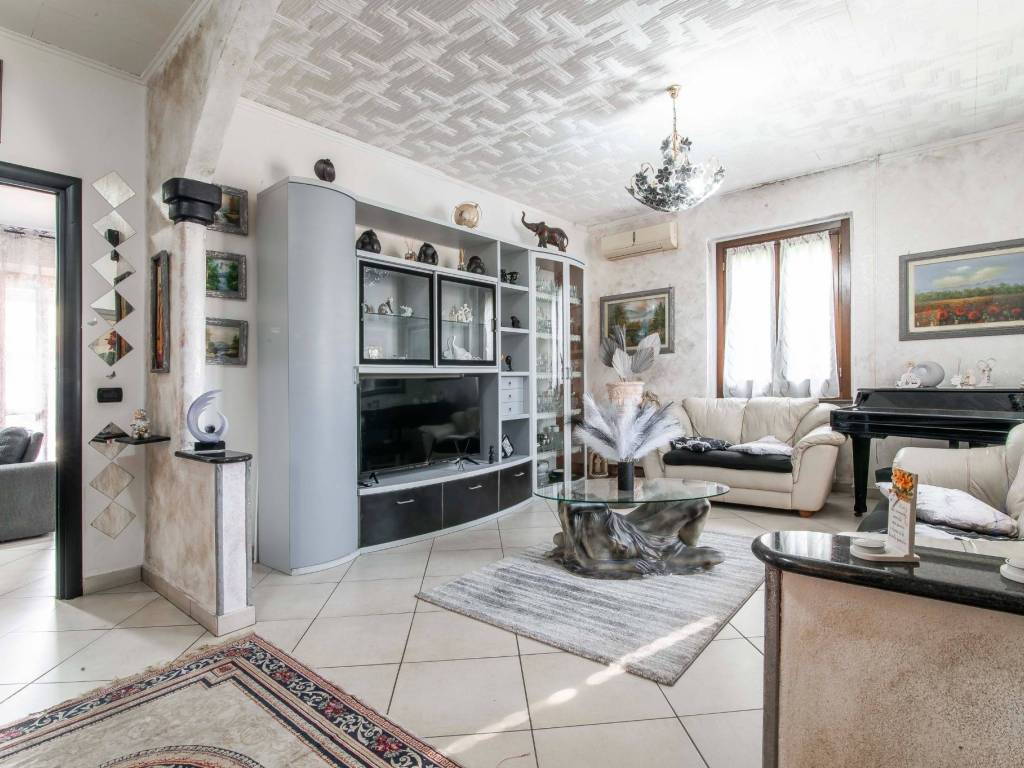 Villa a Marnate in Via John Fitzgerald Kennedy, 327 - Foto 2
