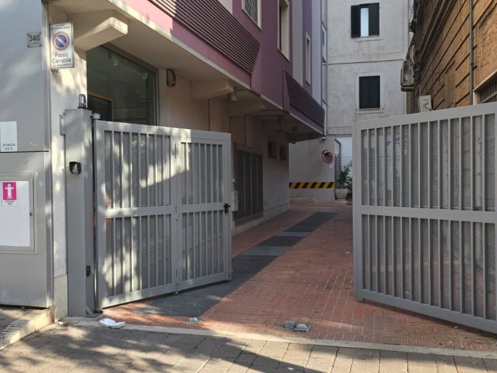 Box / garage a Pescara in Corso Vittorio Emanuele II, 346 - Foto 3