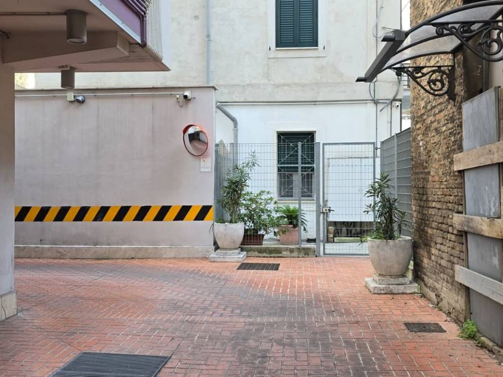 Box / garage a Pescara in Corso Vittorio Emanuele II, 346 - Foto 5