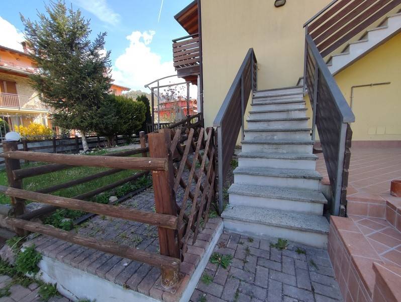 Appartamento a Clusone in Via Giacinto Gambirasio, 15 - Foto 3