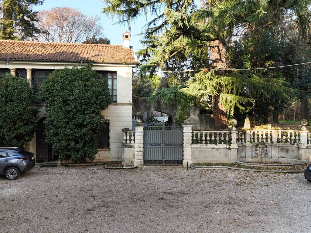 Villa a Thiene in Corso Giuseppe Garibaldi, 182 - Foto 3