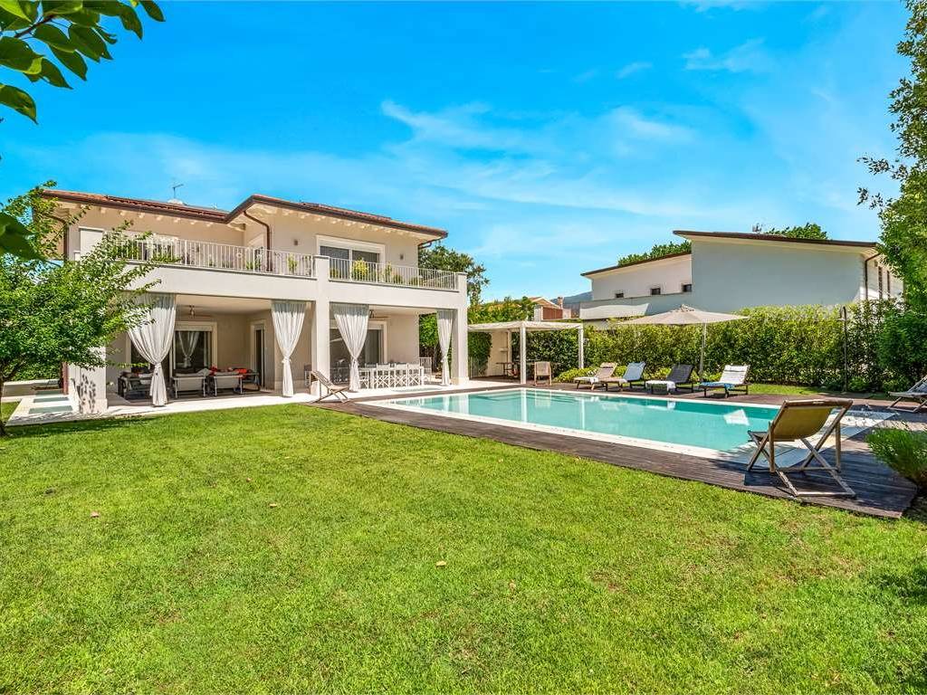 Villa a Forte dei marmi in Via Regeni 23 - Foto 2