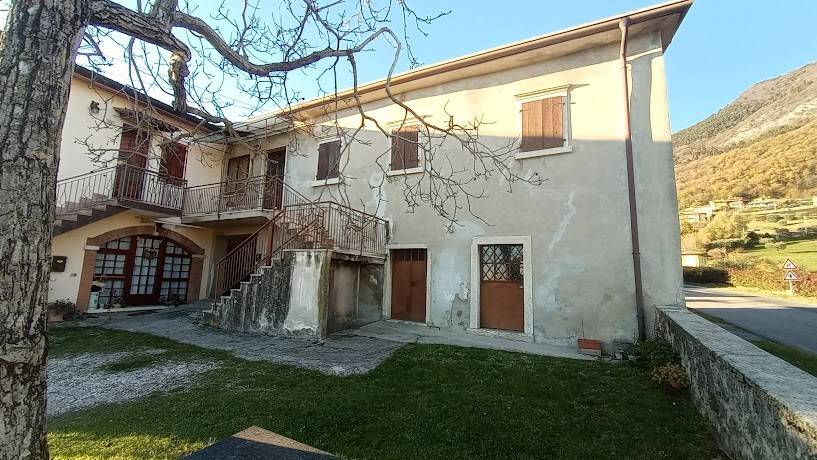 Casa indipendente a Caprino veronese in Via Aldo Moro, 885 - Foto 2