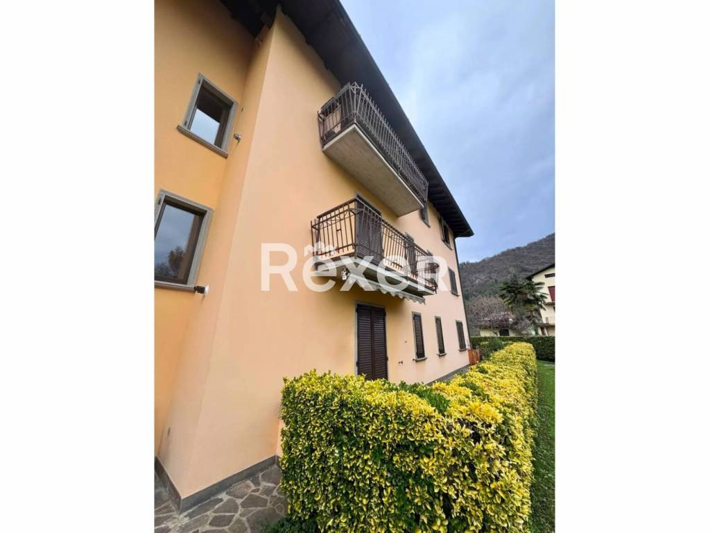 Appartamento a Clusone in Via Michelangelo da Caravaggio, 9 - Foto 3