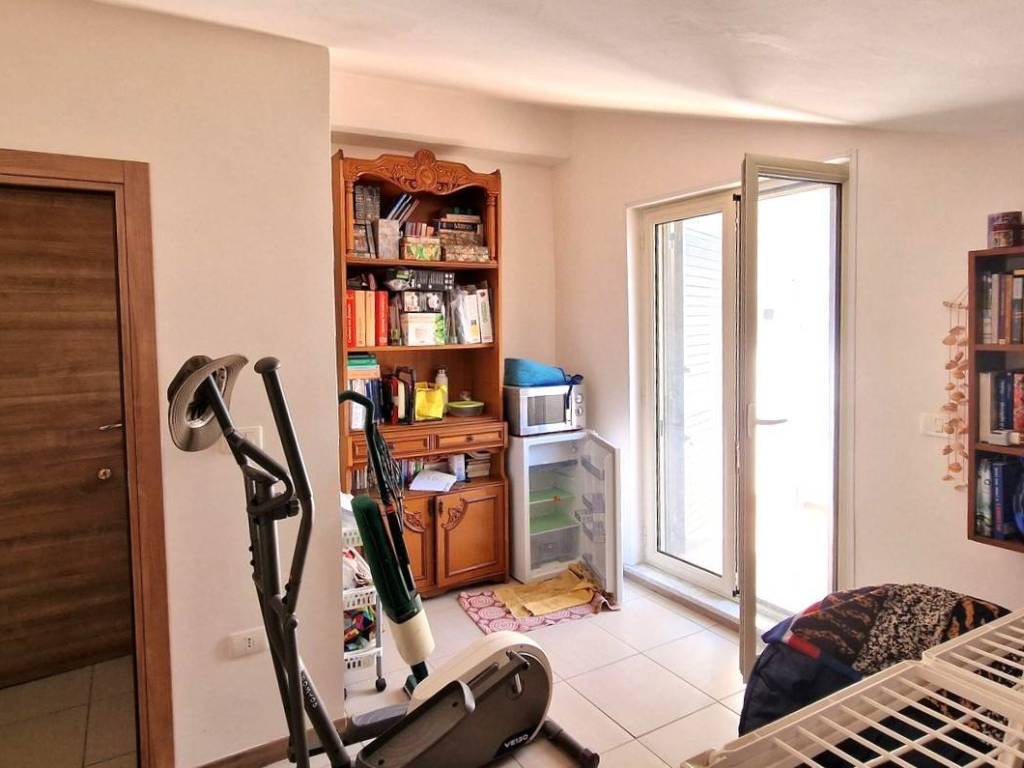 Casa indipendente a Mondragone in Via Vittorio Emanuele - Foto 2