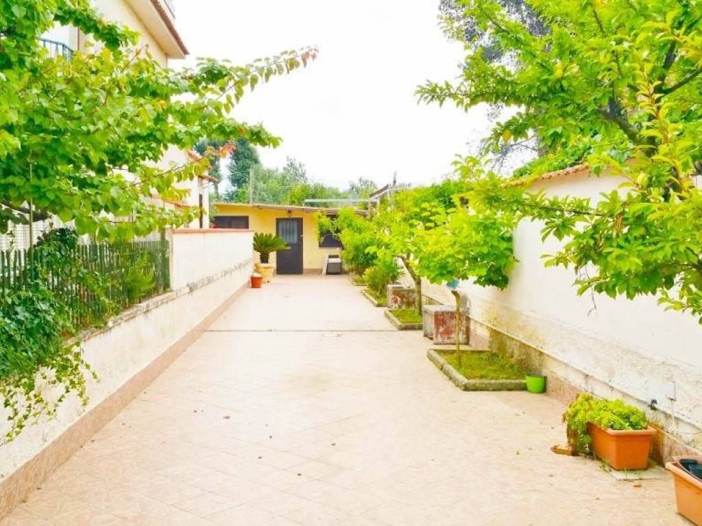 Appartamento a Mondragone in Viale San Gennaro - Foto 2