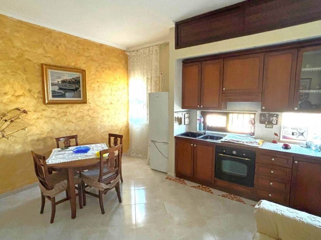 Appartamento a Mondragone in Viale San Gennaro - Foto 4