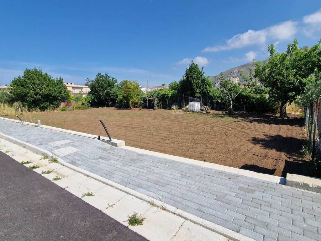 Terreno a Mondragone in VIA GORIZIA - Foto 2
