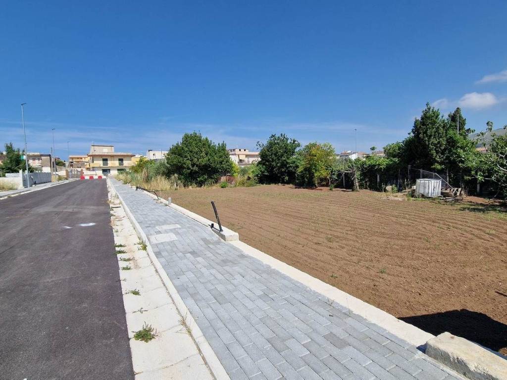 Terreno a Mondragone in VIA GORIZIA - Foto 3