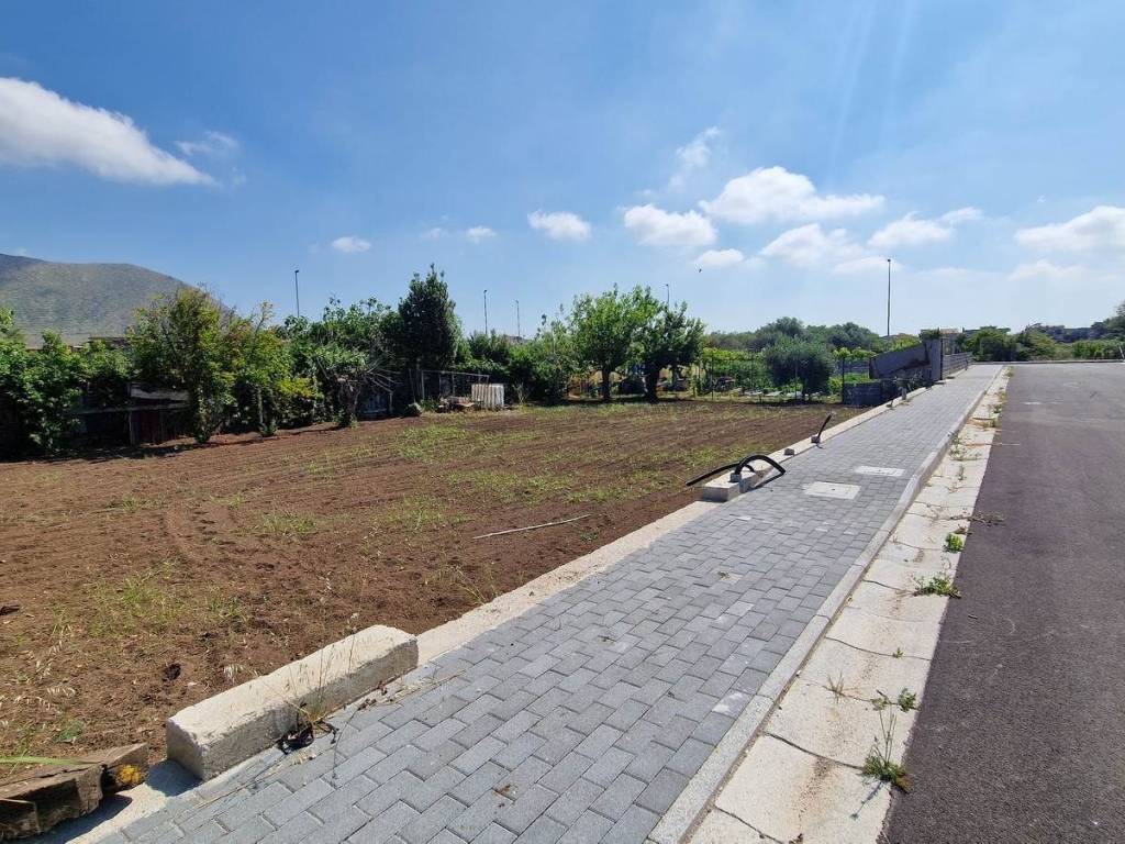 Terreno a Mondragone in VIA GORIZIA - Foto 4