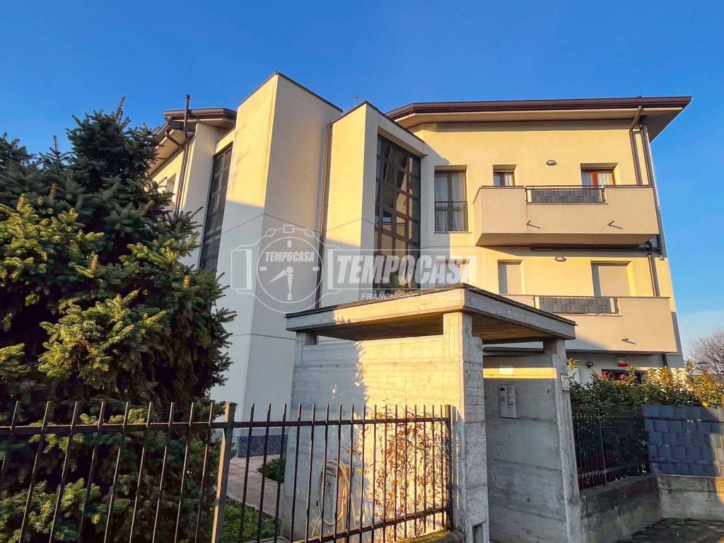 Appartamento a Zelo buon persico in Piazza Tino Bruschi 14 - Foto 2