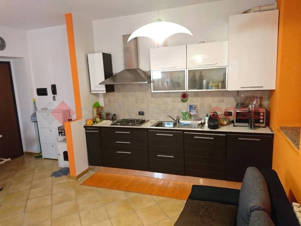 Appartamento a Borgomanero in Via Bescapè - Foto 2