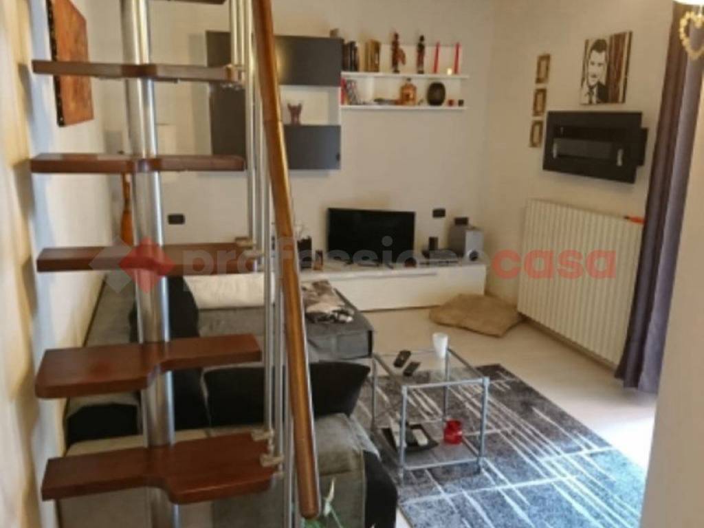 Appartamento a Borgomanero in Via Bescapè - Foto 3