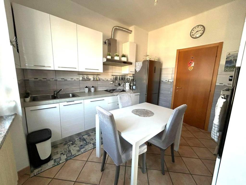 Appartamento a Costa volpino in Via Nazionale, 157 - Foto 4