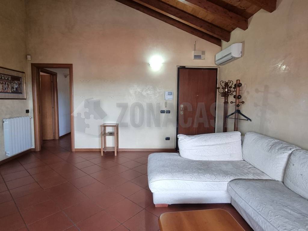 Appartamento a Gallarate in Via Angelo Pegoraro - Foto 5